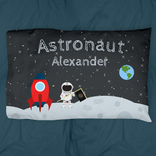 Pequeno Astronauta na Lua, Espaço do Primeiro Nome