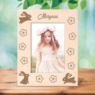 Pequenos coelhos e flores bonitos 5x7