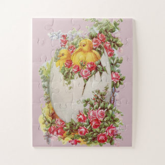 Pequenos Pintinhos em Quebra-cabeça de Ovos