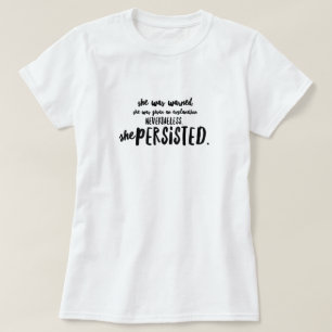 Persistiu o t-shirt básico das mulheres