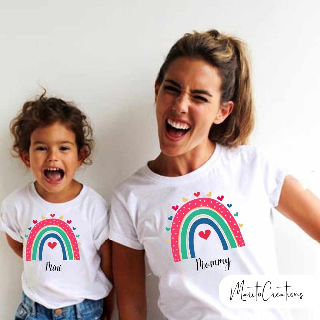 Personalised rainbow t-shirt with the phrase mommy (Criador carregado)