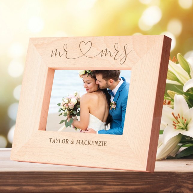 Personalizado Sr. e Sra. Casais Nomes Coração (Personalized Mr and Mrs Couples Names Heart Etched Frames by Ricaso. Gift ideas for newly weds)