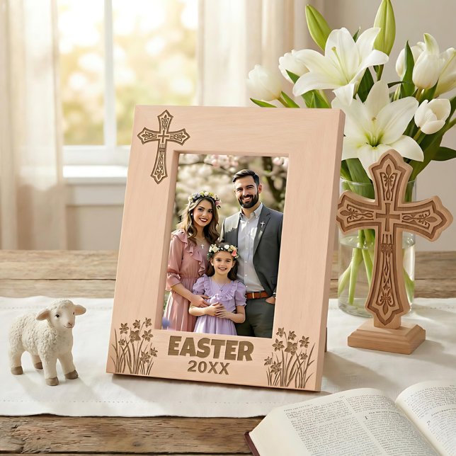 Personalized Easter Cross with Daffodils (Criador carregado)