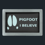 Pigfoot - Eu Acredito<br><div class="desc">Talvez seja apenas um erro tipográfico, ou um Sasquatch mutante; ou talvez algumas partes do mundo sejam habitadas por outra classe de animais criptados. Uma pegada simples de porco selvagem junto com a leitura de texto, "PIGFOT." A leitura personalizável de texto, "EU ACREDITO", também é exibida. Quem sabe o que...</div>
