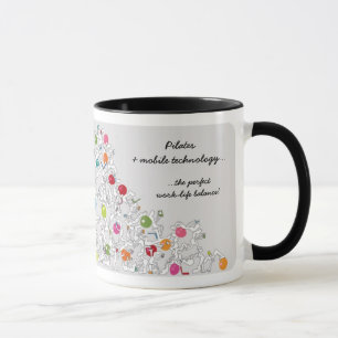 Pilates com a caneca móvel da tecnologia, cinzent