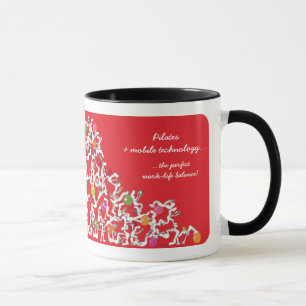 Pilates com a caneca móvel da tecnologia, vermelh
