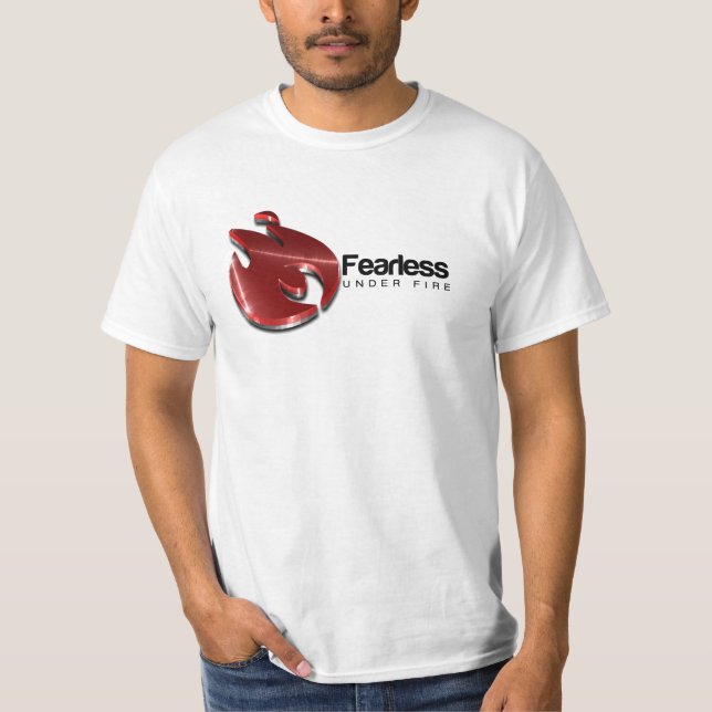 Pin de FUF acima do t-shirt da menina (Frente)