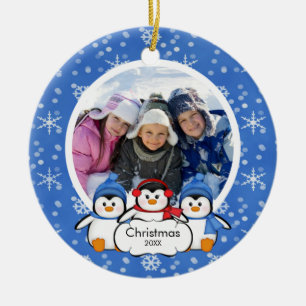 Pinguins bonitos dos enfeites de natal da foto de