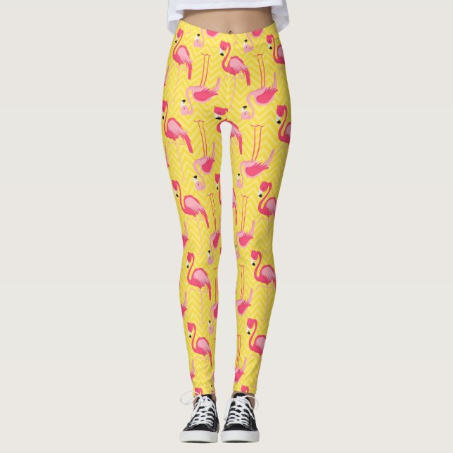Pink Flamingo Pattern on Yellow Girly Leggings (Frente)