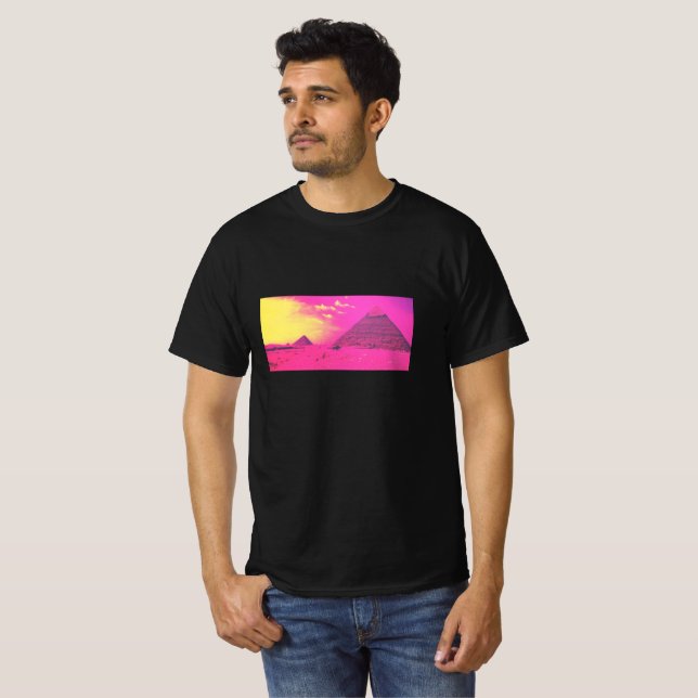 Pink-Pyramids T-Shirt (Frente Completa)