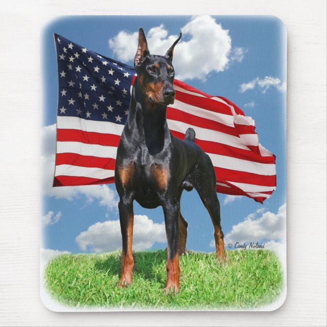 Pinscher do Doberman com mousepad da bandeira (Frente)