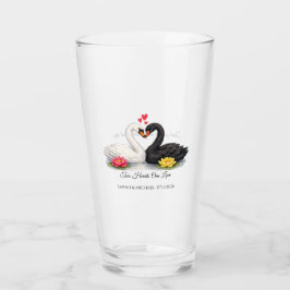 Pint Copo de Vidro de Casamento de Cisnes Personalizado