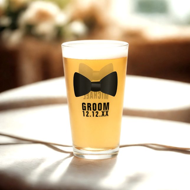Pint Copo de Vidro Gravata Borboleta de Noivo Casamento (For your bachelor party! Add their name and your wedding date to this fun black bow tie glass)