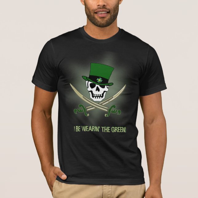 Pirata que veste o t-shirt do dia de St Patrick (Frente)