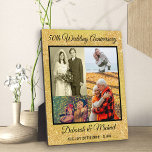 Placa 50ª Foto do aniversário de casamento do Ouro 4<br><div class="desc">Placa fotográfica personalizada de 50º Ouro de Casamento de Aniversário. Crie sua peça única carregando 4 de suas fotos favoritas dos últimos 50 anos. Essa elegante e moderna design é dourada e preta com brilho dourado e efeito texturizado. Suas fotos são colocadas em uma borda negra e enquadradas com tipografia...</div>
