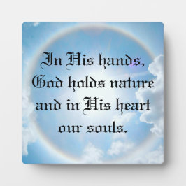 Placa Com Foto Em Suas Mãos