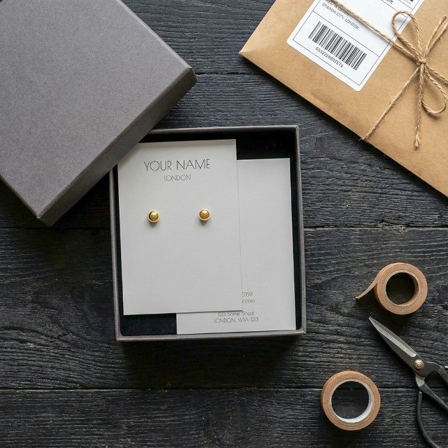 Placa de exibição de toque de cinza leve simples (Simple light grey earring display card.)