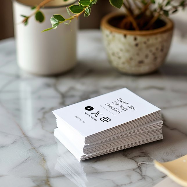 Placa de inserção das mídias sociais, preto e bran (Modern black business cards, a simple black logo that says "Business name" and social media icons)