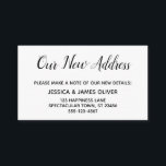 Placa de inserção elegante e mínima do "nosso novo<br><div class="desc">Mantenha seus amigos e familiares atualizados com seu novo endereço usando esses cartões de gabinete simples e elegantes. As notas versáteis leem "Nosso Novo Endereço" na frente e "Mantenha em Toco!" na parte de trás, usando uma fonte moderna, casual e escrita à mão. Use os campos modelo para adicionar todos...</div>