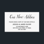 Placa de inserção elegante e mínima do "nosso novo<br><div class="desc">Mantenha seus amigos e familiares atualizados com seu novo endereço usando esses cartões de gabinete simples e elegantes. As notas versáteis leem "Nosso Novo Endereço" na frente e "Mantenha em Toco!" na parte de trás, usando uma fonte moderna, casual e escrita à mão. Use os campos modelo para adicionar todos...</div>
