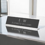 Placa De Mesa Clássico Elegante Moderno Monograma<br><div class="desc">Aumente seu espaço de trabalho com nossa placa de nome da mesa monograma minimalista Elegante clássica. Este acessório meticulosamente projetado combina perfeitamente a sofisticação do eterno com o minimalismo contemporâneo, acrescentando um toque de refinamento à sua mesa ou escritório. Feito com precisão e atenção aos detalhes, esta placa de nome...</div>