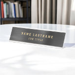 Placa De Mesa Dourada Elegante profissional<br><div class="desc">Executivo de luxo personalizado, Preto e Branco, Mínimo Placa de Nome de Negócios com tipografia dourada para os monogramas adicione seu próprio nome e profissão ou título de cargo. A Placa de Nomes Profissionais de Negócios pode ser personalizada com seu nome e cargo. Entre em contato com o designer para...</div>