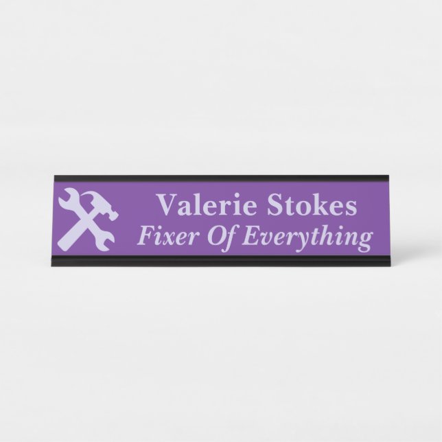 Placa De Mesa Funny Office Fixer Of Everything Silhouette Purple (Frente)