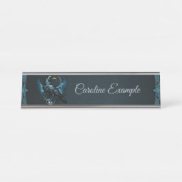 Placa De Mesa Majestosa raven negra sentada sobre um ornamentado