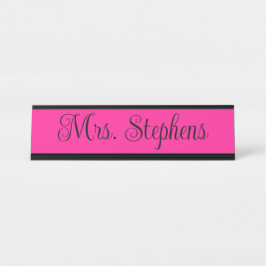 Placa De Mesa Nome em Caligrafia Curva Rosa Quente e Preto