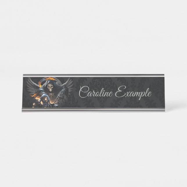 Placa De Mesa Ossos e magia, esqueleto com dados místicos. (Frente)