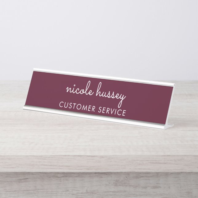 Placa De Mesa Script Burgundy | Na moda Monograma Moderno (Frente)