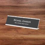 Placa De Mesa Título do Office Profissional Moderno Simples<br><div class="desc">Personalizado, personalizado, profissional, moderno, clássico, na moda, elegante, escritura/tipografia típica em preto e branco prateado do escritório de negócios, placa de nome da mesa de metal. Para personalizar, basta digitar o nome e a designação / título do seu cheio. Enquanto você se personaliza, você poderá ver uma prévia ao longo...</div>