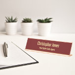 Placa De Mesa Título Executivo do Gabinete de Classe Elegante Pr<br><div class="desc">Personalizado, personalizado, profissional, moderno, clássico, na moda, elegante, burgundy clássica de rosa de ouro de escritório e dourada falsa / tipografia, placa de nome da placa de metal. Para personalizar, basta digitar o nome e a designação / título do seu cheio. Enquanto você se personaliza, você poderá ver uma prévia...</div>