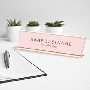 Placa De Mesa Título Simples de Nome Rosa Pastel Leve