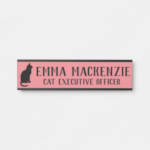 Placa de Nome de Gato Rosa Pendurada na Porta
