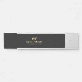 Placa De Porta Tipografia Dourada Mínima de Linen Preto Monograma