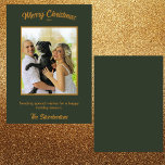 Placa Dourada Verde Dark Foto da Família Natal<br><div class="desc">Capture a magia da temporada de festas com este cartão de Natal plano, maravilhosamente personalizado, que mostra sua foto favorita de família com uma estrutura de ouro em um fundo verde de floresta escura. Todo o texto é um ouro profundo. Os ricos verdes florestais e matizes ouros criam uma atmosfera...</div>