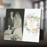 Placa rosas Florais de Foto de Aniversário do Casamento<br><div class="desc">Um belo aniversário de 50 ouros de casamento,  com uma bela árvore de cor d'água floral verde. Personalize com uma foto especial de casamento e detalhes de aniversário definidos em tipografia de ouro clássica. Projetado por Thisnotme©</div>
