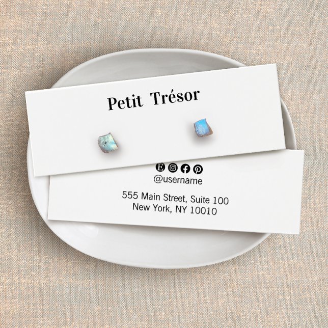 Plain White Stud Earring Display (Criador carregado)