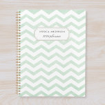 Planejador de Padrão Geométrico Moderno<br><div class="desc">Notebook planejado personalizado com um padrão pastel de mint verde zig zag/chevron com nome personalizado.</div>