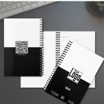 Planejador de Pequenas Empresas Preto e Branco mod<br><div class="desc">Modelo do Planejador de Pequenas Empresas preto e branco moderno para se organizar e elevar a marca da sua empresa. É uma adição elegante à Coleção de Itens de Cartões de visitas e Marketing Pretos e Brancos. Projetado para o empreendedor moderno, este planejador é perfeito para estar presente na mente...</div>