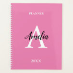 Planejador Inspirador com Monograma Rosa em Letra<br><div class="desc">Planejador Inspirador com Monograma Rosa em Letra de Forma, fácil de personalizar o texto na capa frontal (inicial do monograma, nome, ano e título) usando a ferramenta de personalização online antes de fazer o pedido. Uma vez que tenha personalizado o texto, se descobrir que precisa alterar o tamanho da letra...</div>