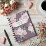 Planejador Personalizado Mauve rosa Garden<br><div class="desc">Planner com rosas de pincel suaves,  emparelhados com folhas de estêncil douradas sobre fundo de mauve. Você pode encontrar itens correspondentes desta coleção para uso pessoal e de escritório em nossa loja.</div>
