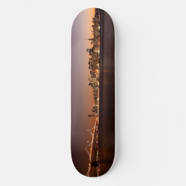 Plataforma do conselho do skate da skyline de San (Frente)