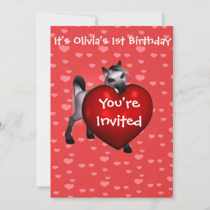 Pôneo Branco Bonito com Convite de Coração Vermelh