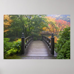 Ponte de madeira no poster japonês do jardim