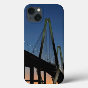 Ponte do Jr. de Arthur Ravenel no crepúsculo