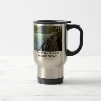 Ponte místico do bosque da caneca de café da faia