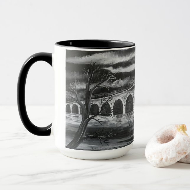 Ponte sobre a caneca incomodada da água (Com Donut)