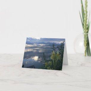 Pontos brilhantes num cartão de dia nublado